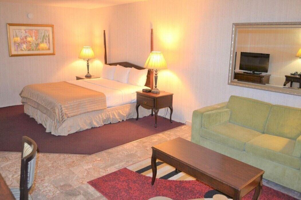 Merced Inn & Suites Экстерьер фото