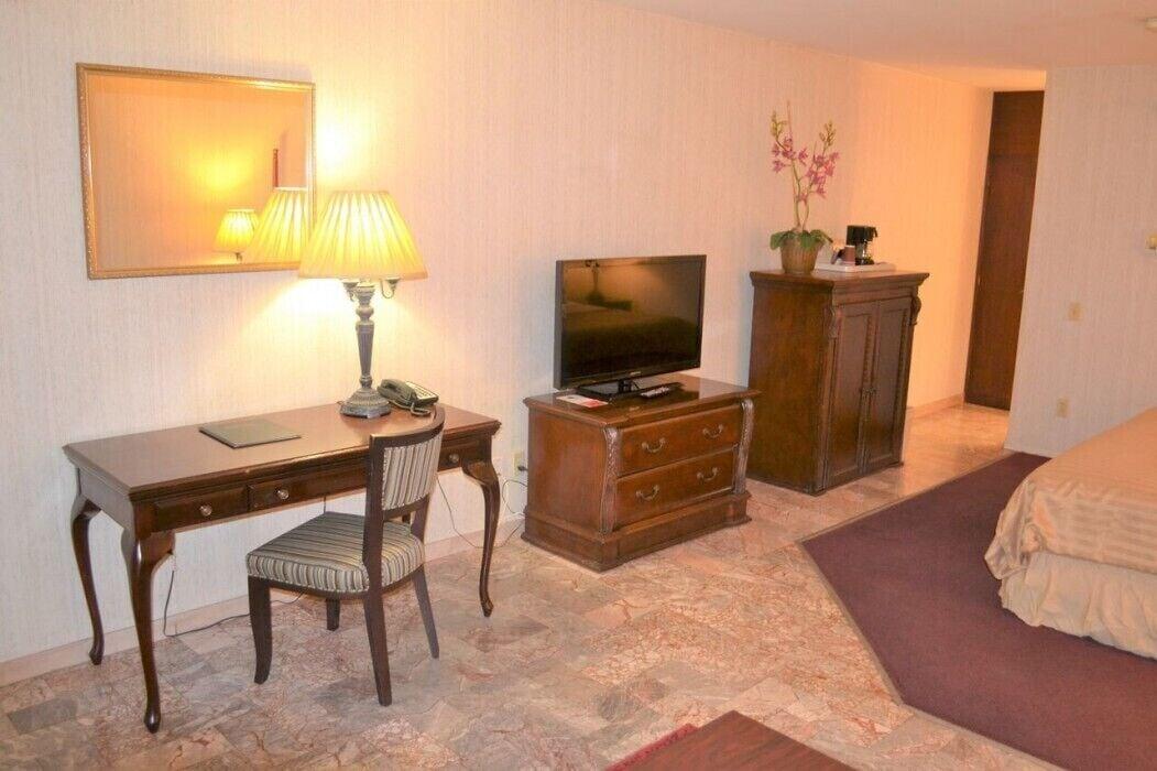 Merced Inn & Suites Экстерьер фото