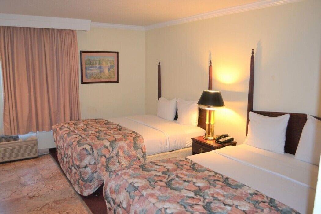 Merced Inn & Suites Экстерьер фото