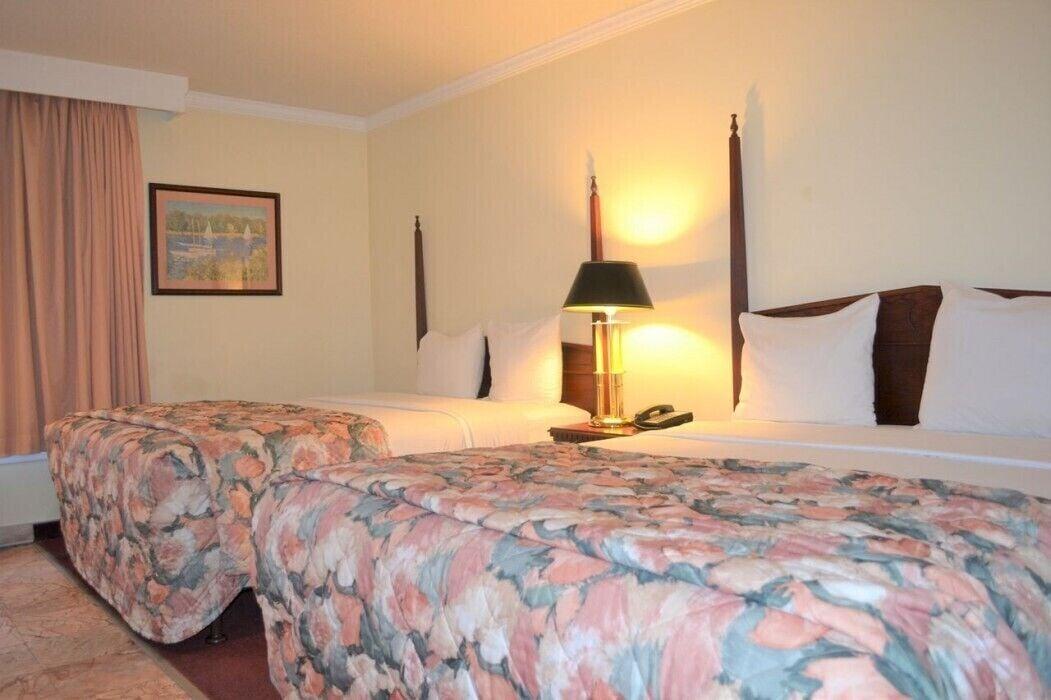 Merced Inn & Suites Экстерьер фото