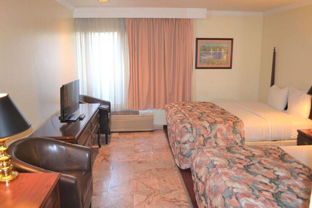 Merced Inn & Suites Экстерьер фото