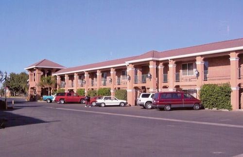 Merced Inn & Suites Экстерьер фото